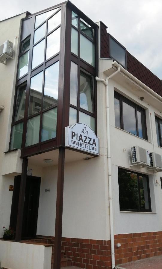 La Piazza Hotel Shumen Exterior photo